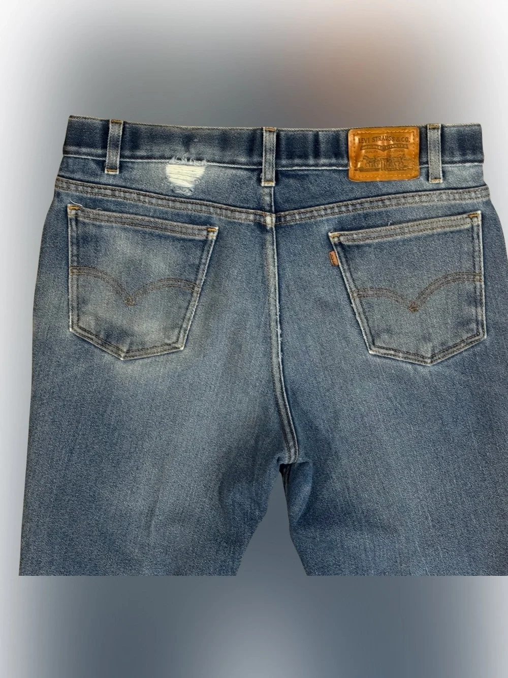 Vtg 90’s Levi's Men's Blue Denim Straight Jeans Medium Wash with Signature Patch
